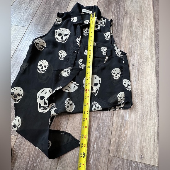 🛍️ Glam Dollz Black with white 💀 skulls button down shirt & ties bottom - Picture 5 of 7
